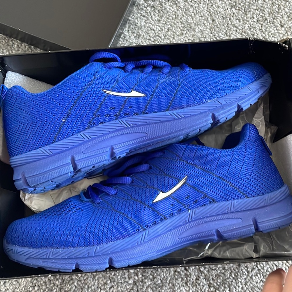 BRAND NEW AIR Size 8